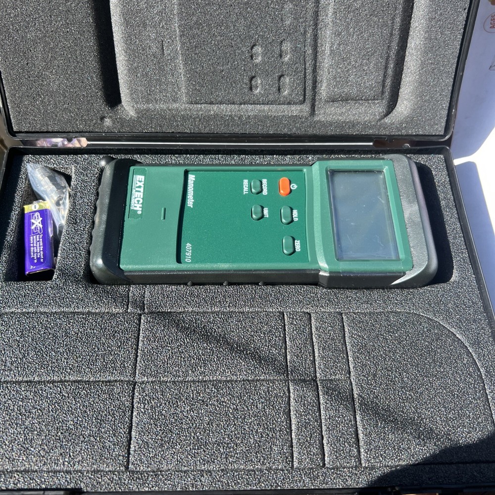 EXTECH Model 407910 Differential Pressure Manometer With Case