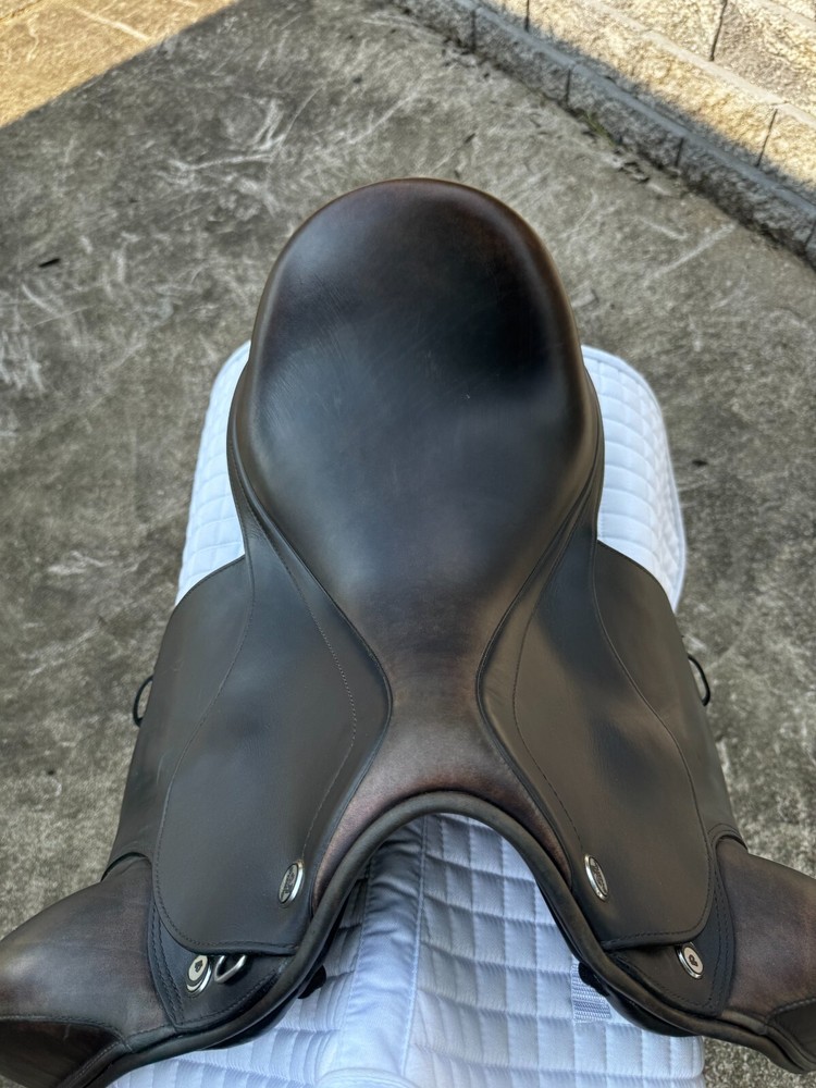 17” (M) Prestige D1K Zero X-Technology Dressage Saddle