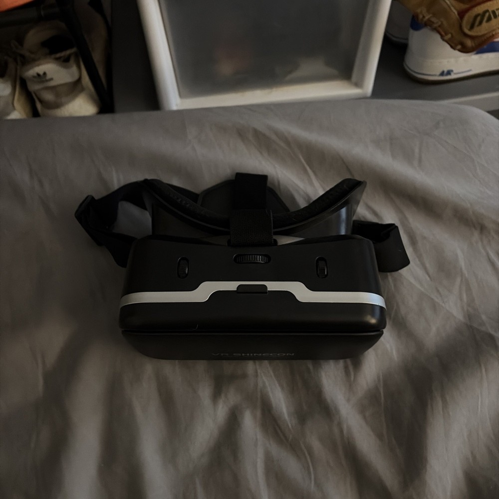 PREOWNED VR SHINECON VIRTUAL REALITY GLASSES For Smartphone, Iphone