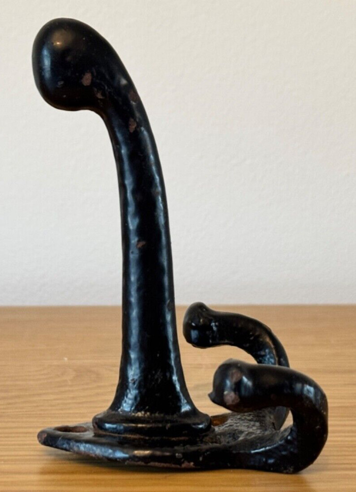 VINTAGE METAL TRIPLE COAT HOOK BLACK