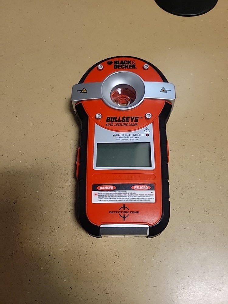 Black & Decker BDL190S Bullseye Auto Leveling Laser w/Stud Sensor + Storage Case