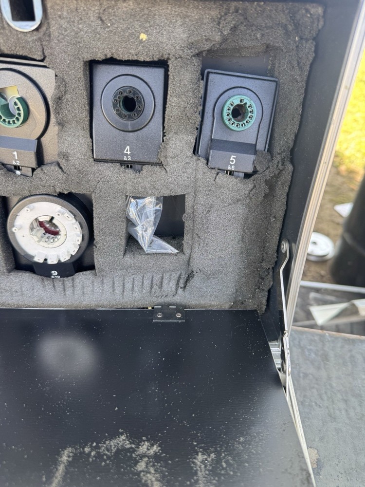 Sencore CR70 Beam Builder CRT Analyzer & Restorer w/Manual Powers On Untested