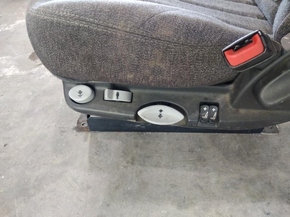 Replaces NA 2017 PETERBILT 579 FRONT SEAT , MN