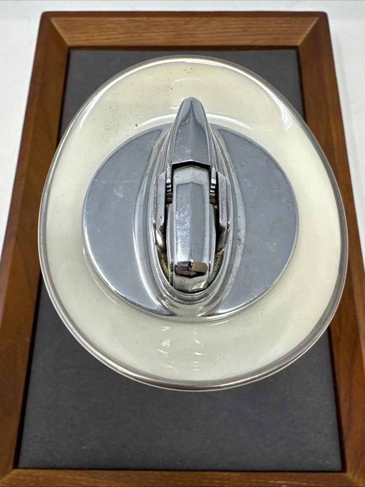 Working Mid-Century Ronson Silver tone Lenox Table lighter