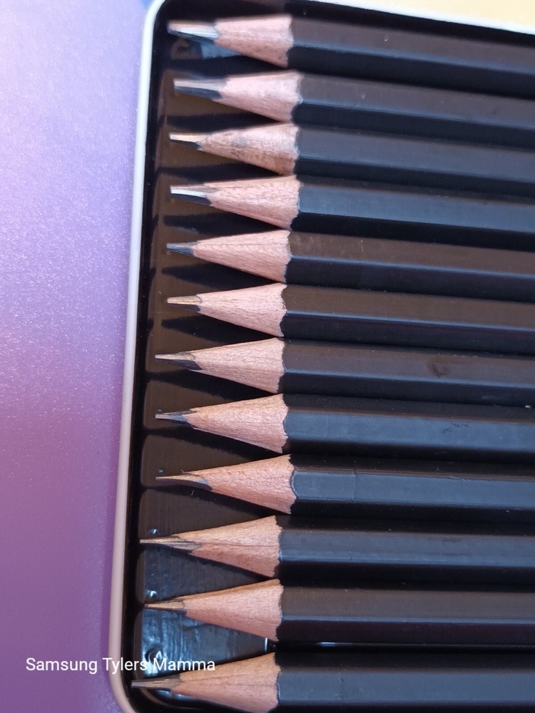 Premium Artist Graded Sketching Pencils Pre Sharpened Protective Tin NOVA
