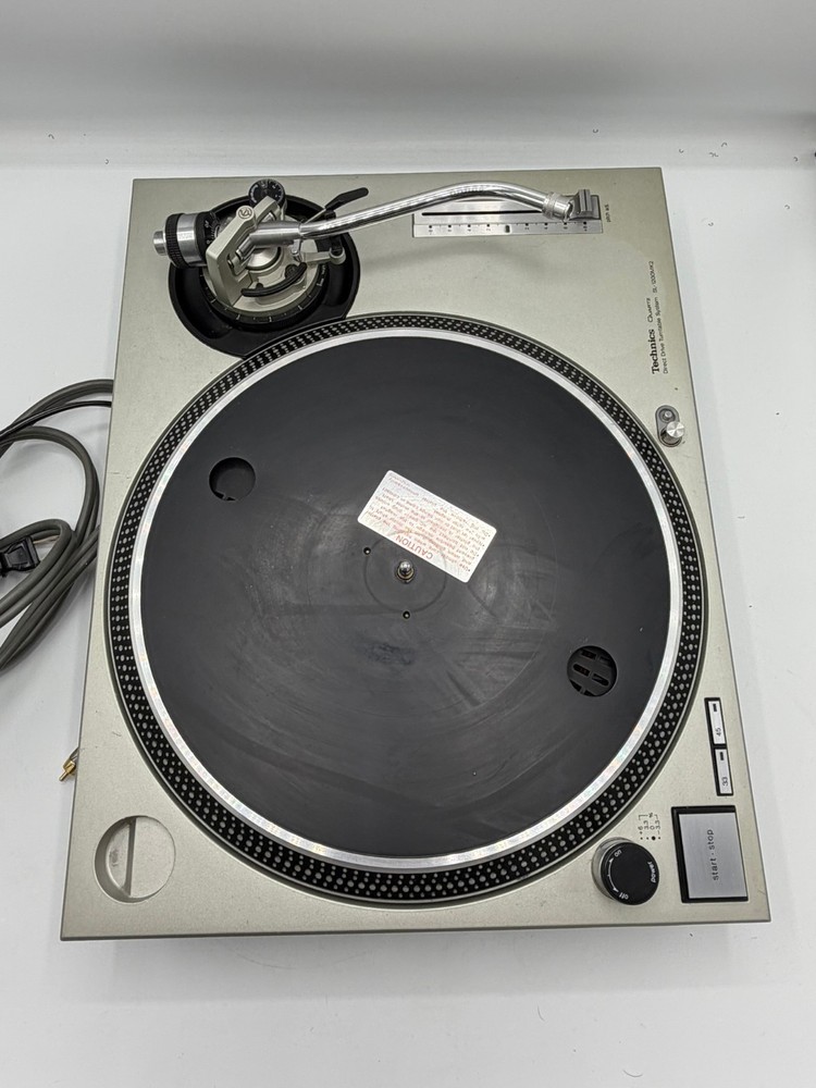 Technics 1200 MK2 Turntable with two headshell