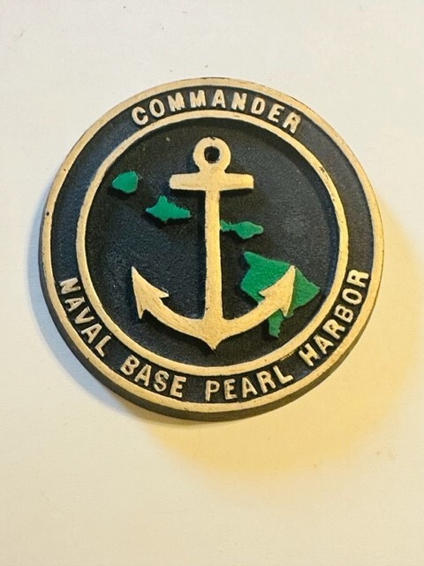 VINTAGE US NAVY PLASTIC PLAQUE - Commander Naval Base Pearl Harbor