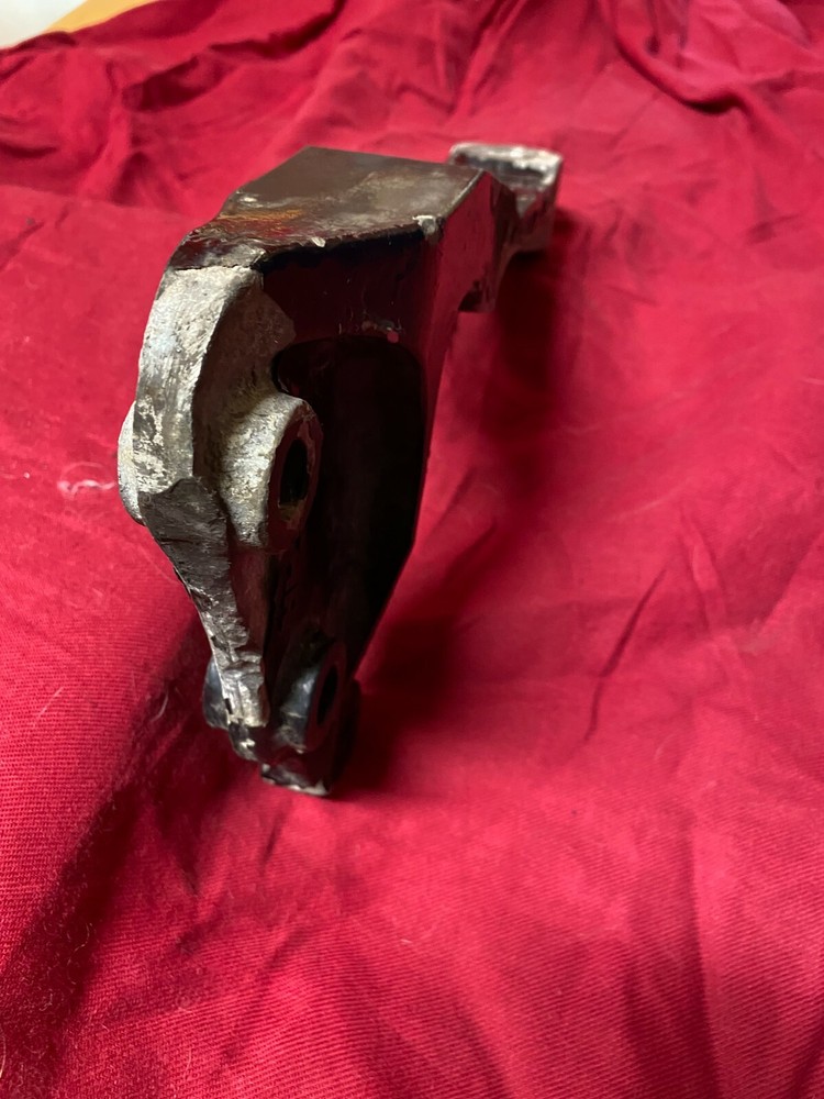 PACCAR MOUNT BRACKET SUPPORT M11 6411 001