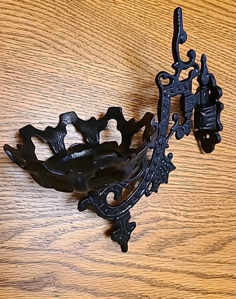 VTG Cast black lamp holder with wall bracket