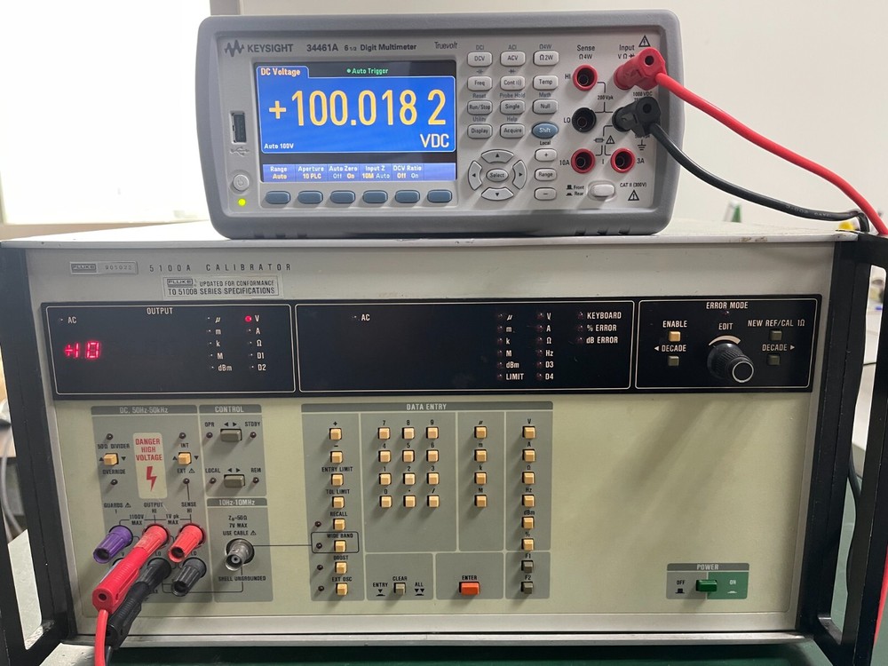 Fluke 5100A Calibrator (Front panel updated To 5100B Series Specifications)_5022