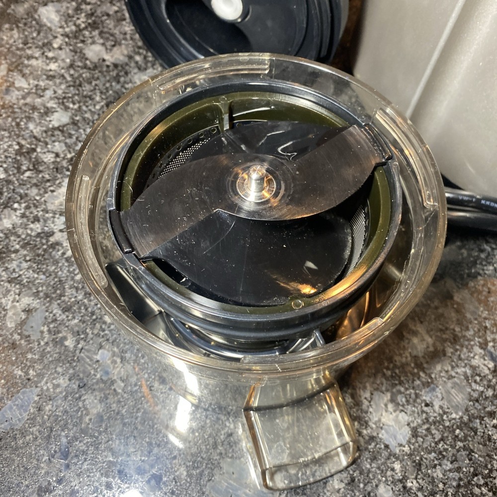 Omega VSJ843R Vertical Slow Masticating Juicer Extractor 120 V Compact Design