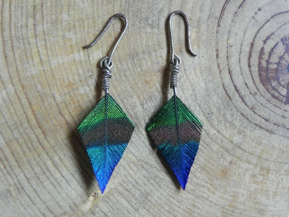 Strut~Triangle Shaped PEACOCK FEATHER Earrings-NEW