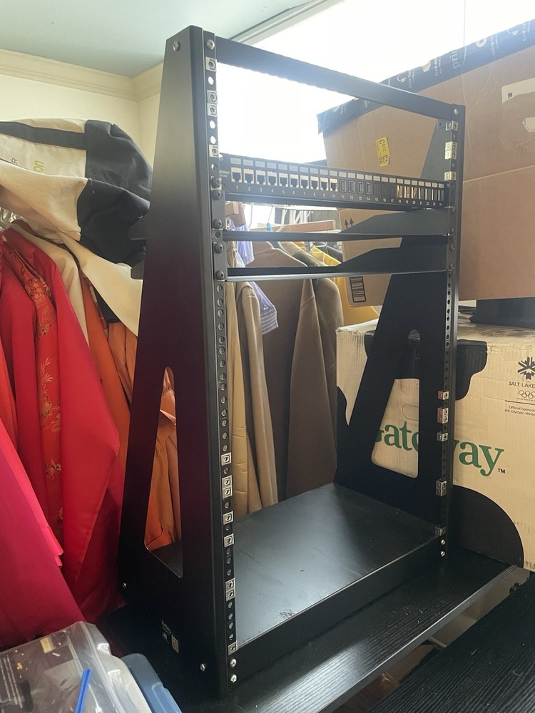 StarTech.com 2-Post 16U Heavy-Duty Desktop Server Rack Open Frame 19in READ DESC