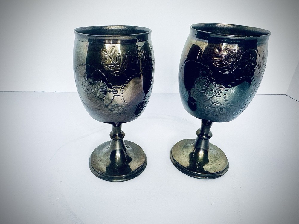 MERIDEN BRITANNIA SILVER-PLATED TILTING LEMONADE WATER PITCHER W/ GOBLETS