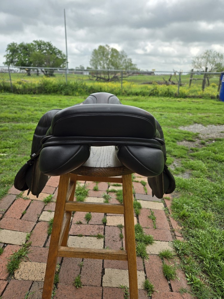 Kent & Masters S-Series Jump Saddle 17.5"