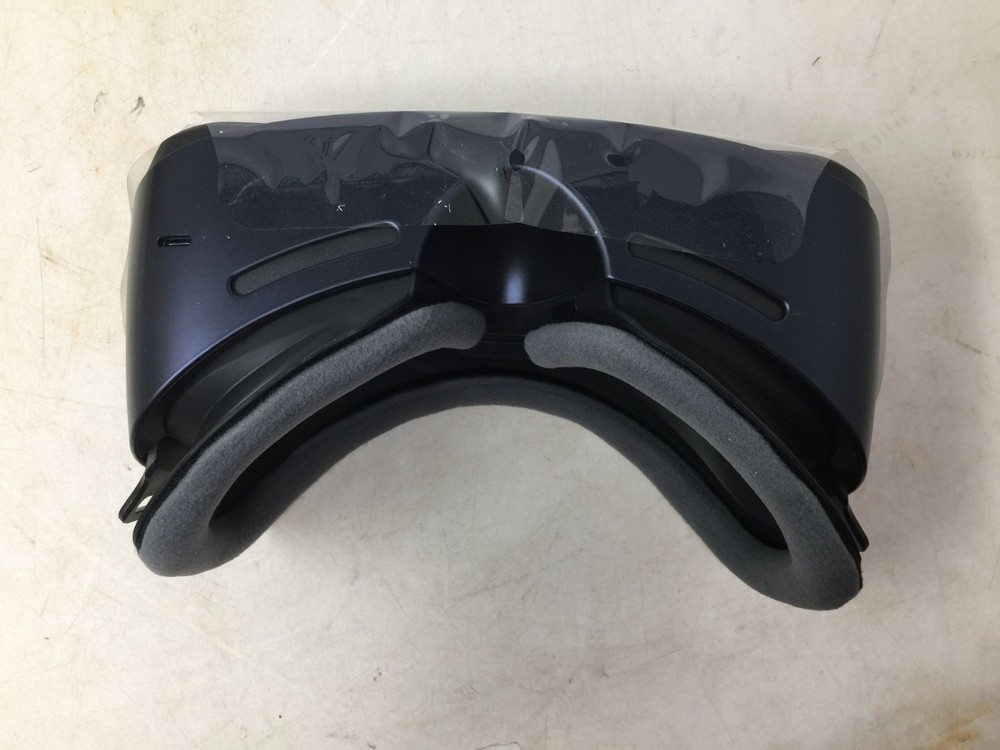 Samsung Gear VR Headset - Powered by Oculus