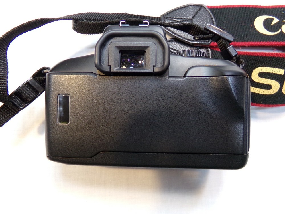 Canon EOS 700 - Camera