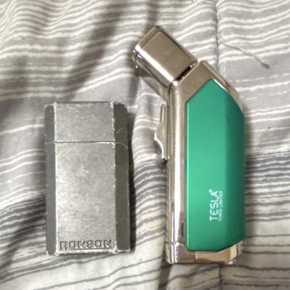 Ronson Silver Collectible Rectangular Design Lighter Classic Silver Tone Gift