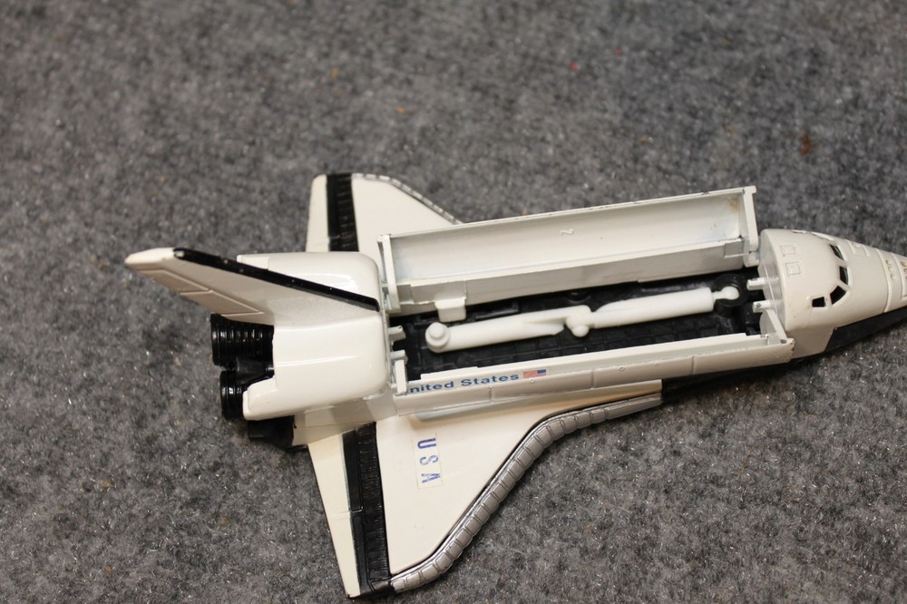 ERTL NASA Space Shuttle Model Die Cast 7" Payload doors open USA