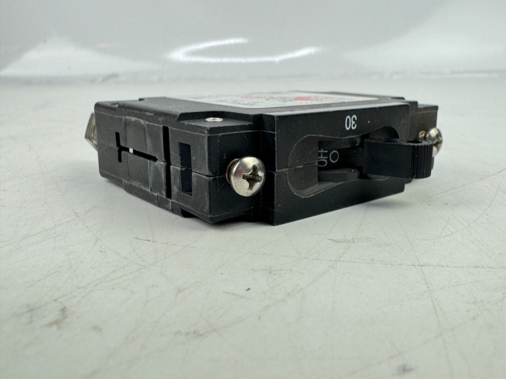 MIDNITE SOLAR MNEDC30 CIRCUIT BREAKER 30A 150VDC 1-POLE PANEL MOUNT