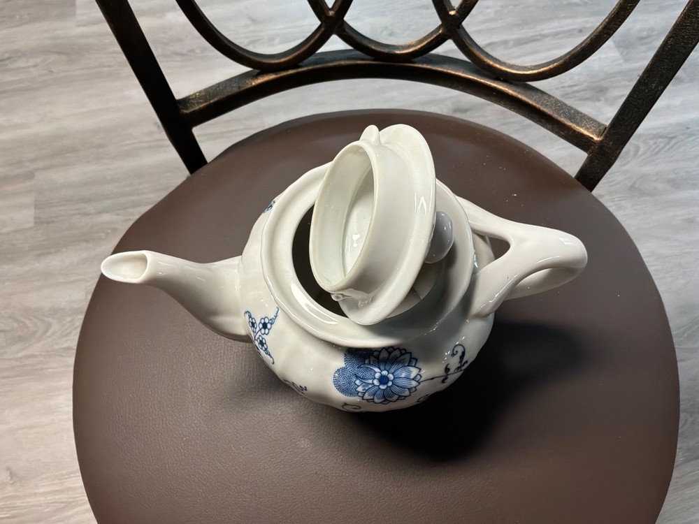 Blue Danube Teapot Tea Server Blue Onion blue and white