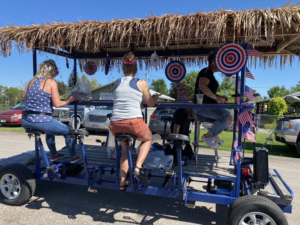 BAR ON WHEELS - Party Peddler