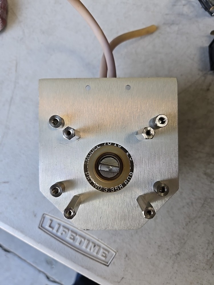 Cole-Parmer Masterflex Pump Head Model 7016-20 with mount