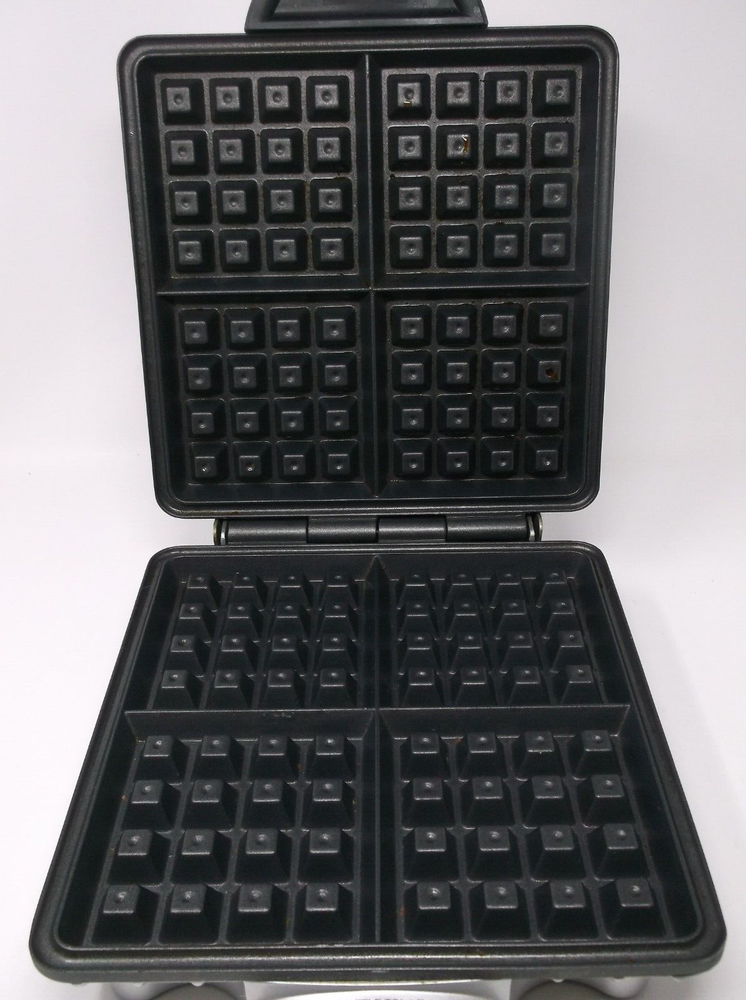 VillaWare Electric Waffle Maker Model 2001