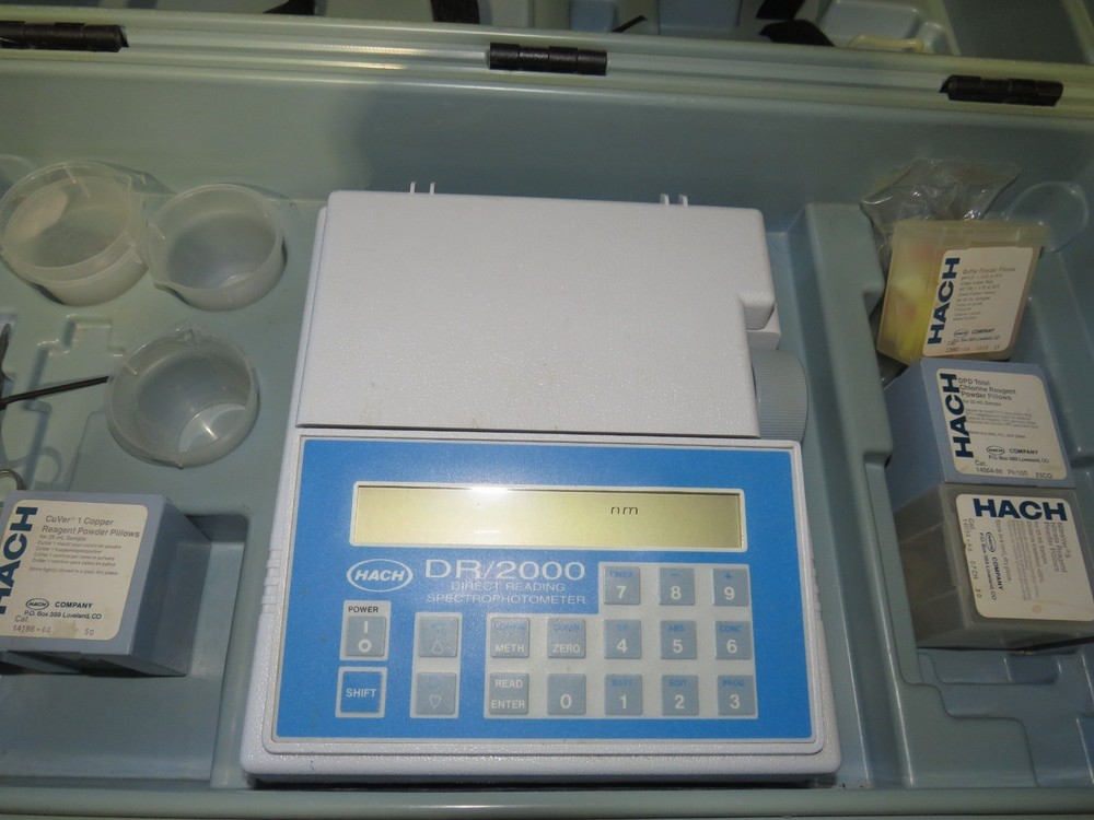 HACH DR/2000 DIRECT READING SPECTROPHOTOMETER NO POWER SUPPLY