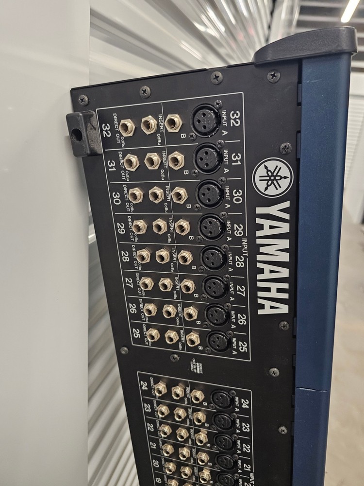 Yamaha IM8-32 Sound Reinforcement Console