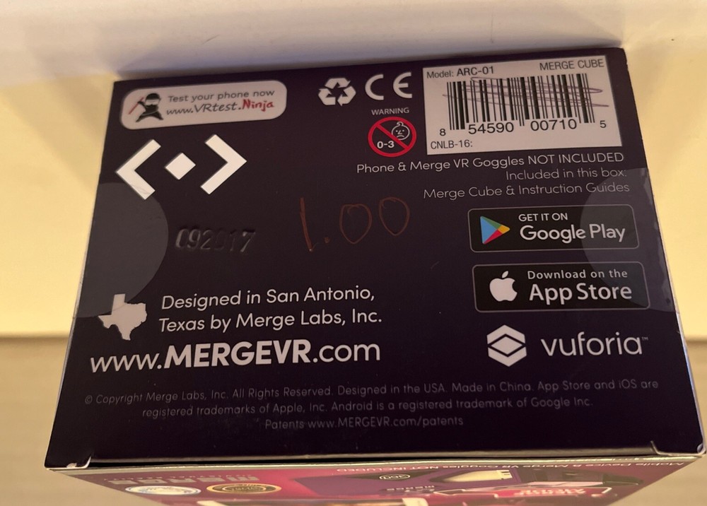 Merge Cube Holographic Handheld AR/VR Hologram iOS/Android Apps 3D Toys Fun