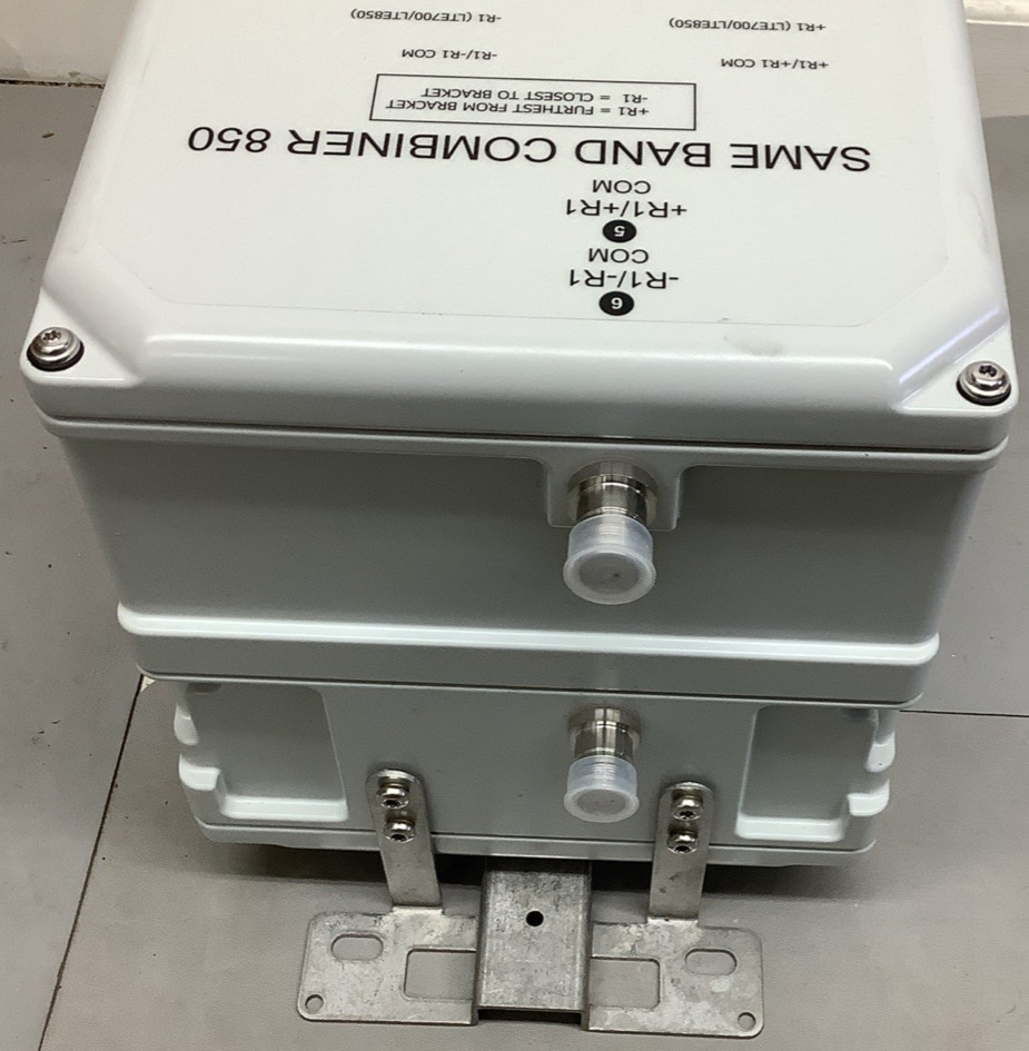 Kaelus DBC0134F1V72-1 Twin Same Band Combiner (M2)