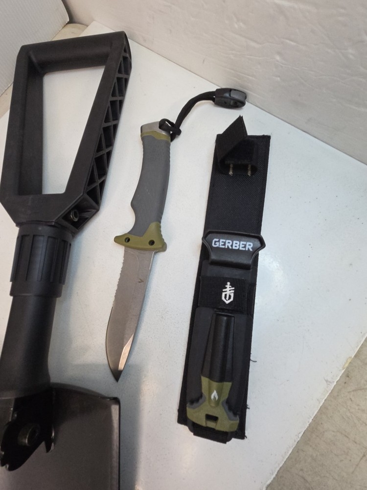 Gerber Knife Ultimate And 2000 Folding Shovel