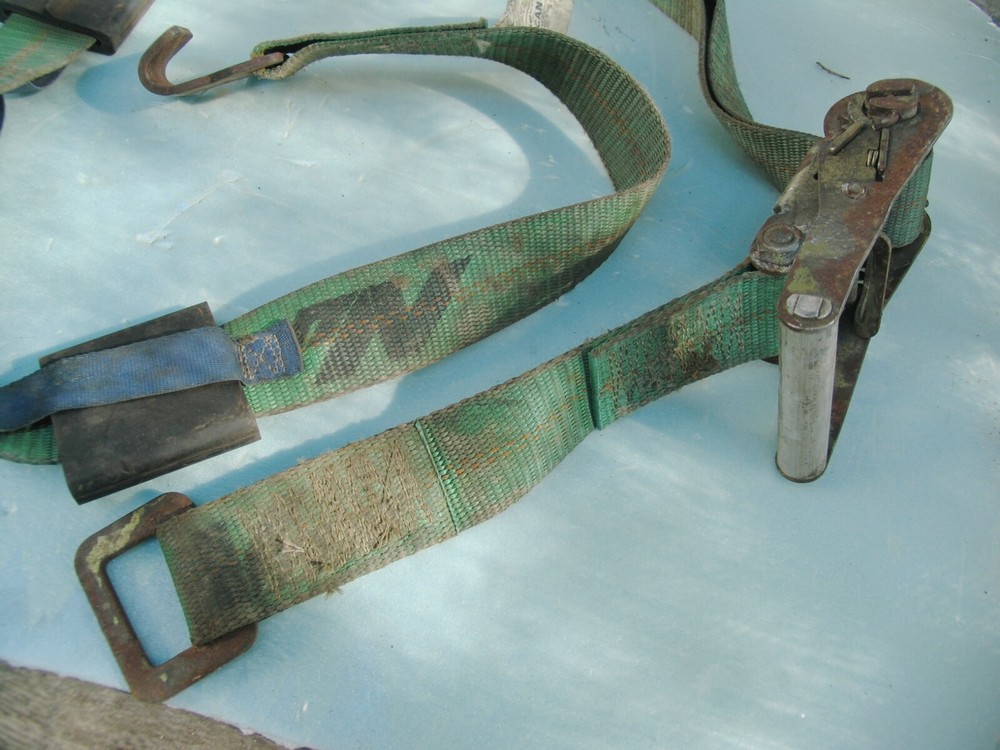 8ft Strap with Ratchet, Hook + Rubber protecting Pads