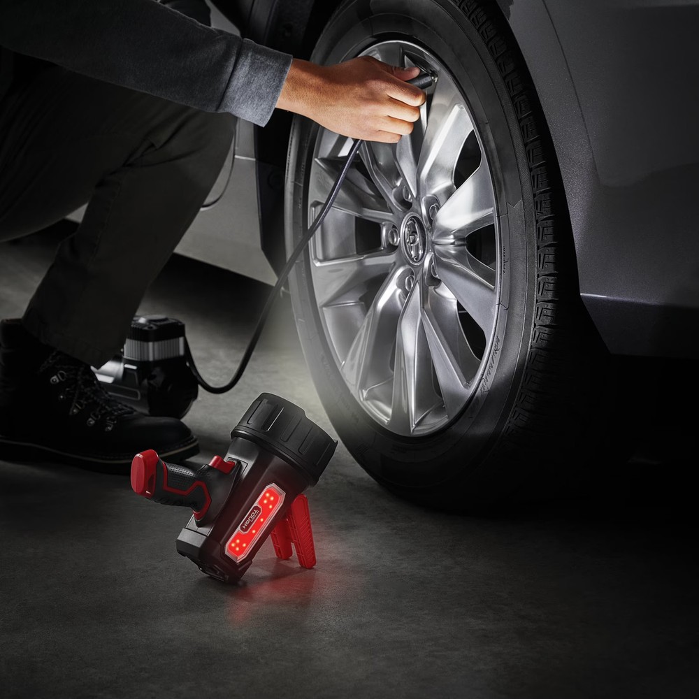 Hyper Tough 1800 Lumens Led Spotlight, Power Bank Function, IP67 Waterproof