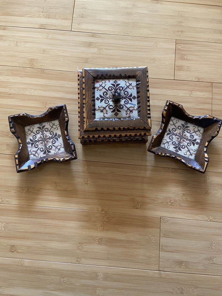 Hand Embroidered table centerpiece And 2 Ashtrays Read Description Below