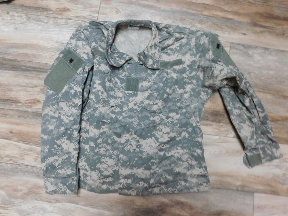 US ARMY  ACU TOP COAT SIZE MEDIUM- SHORT