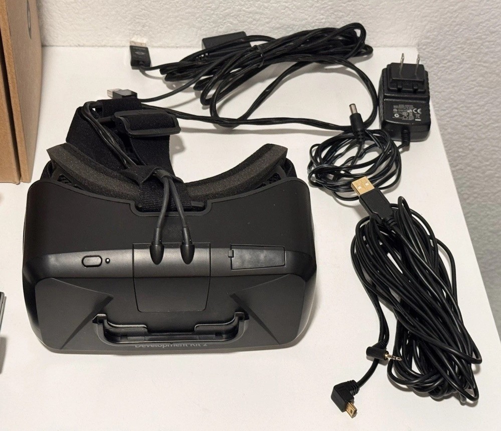 Oculus Development Kit 2 VR Headset + Extras Original Packaging Powers On TESTED