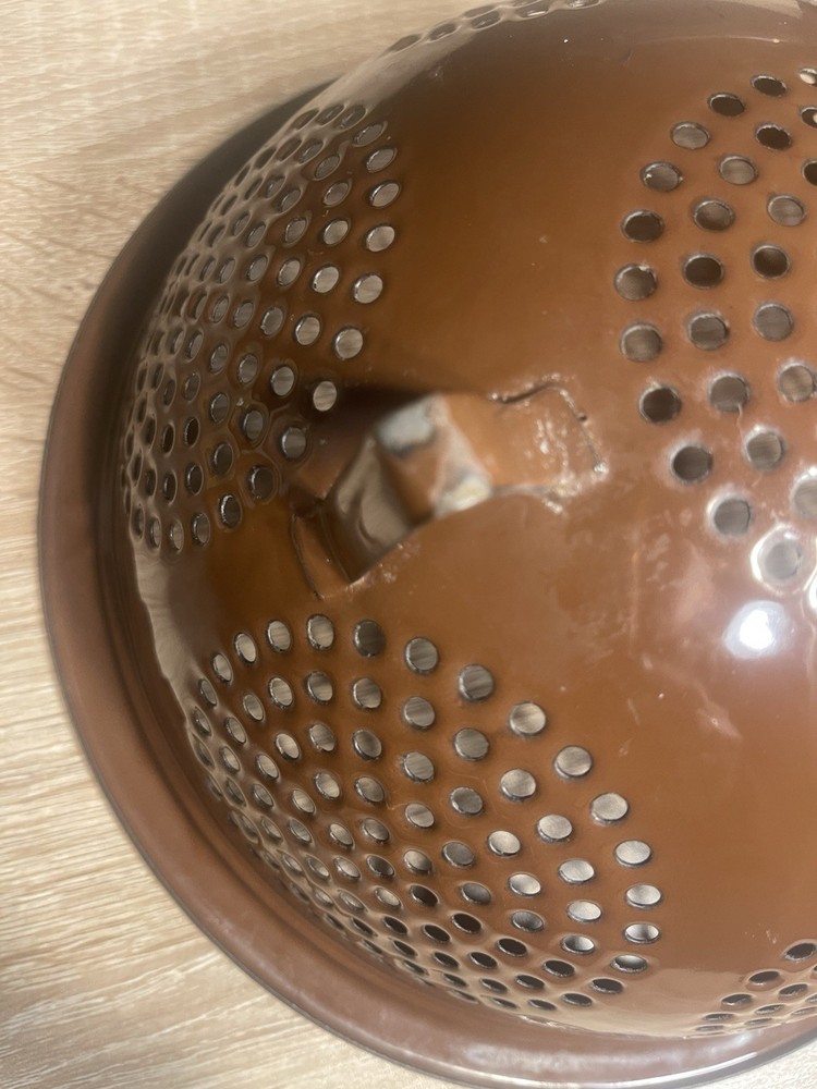Vintage Enamel Ware Colander/Strainer Brown 3 footed 9.5”