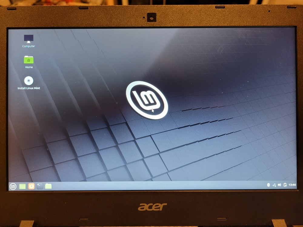 Linux Mint 21 Cinnamon "Vanessa" x64 Bootable on 4G USB Stick!