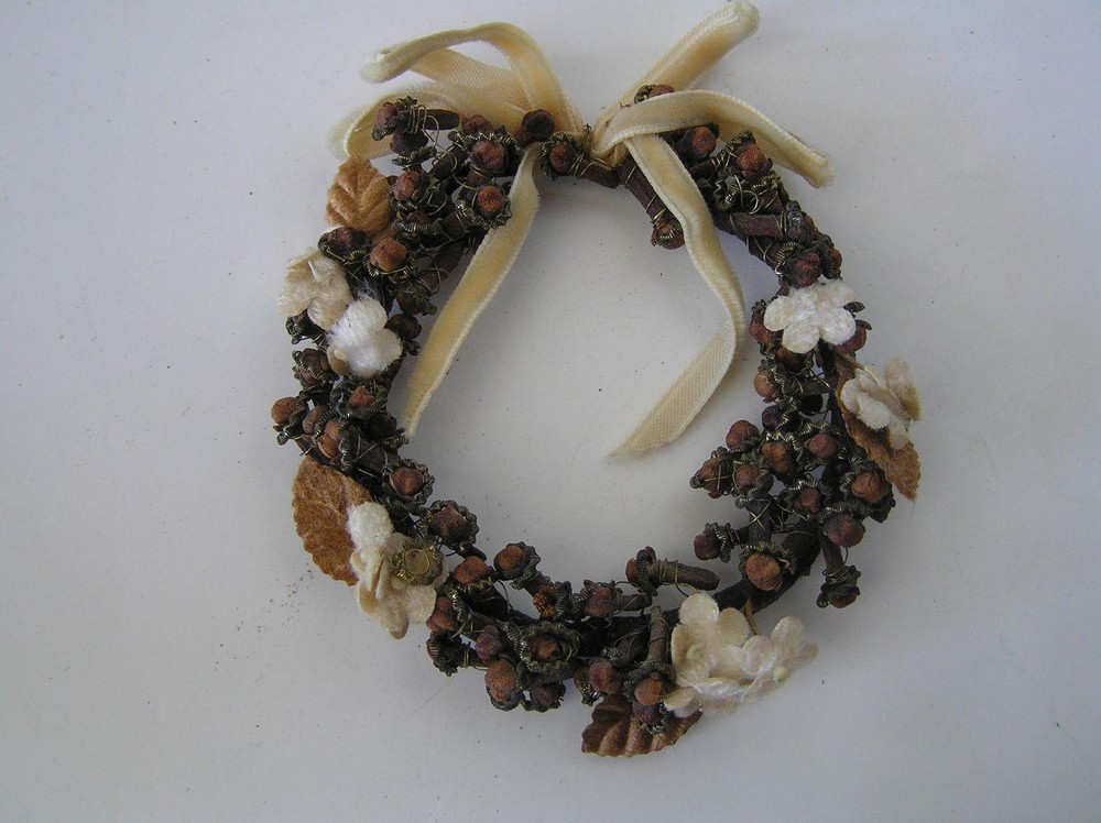 Victorian small Clove wreath satchet