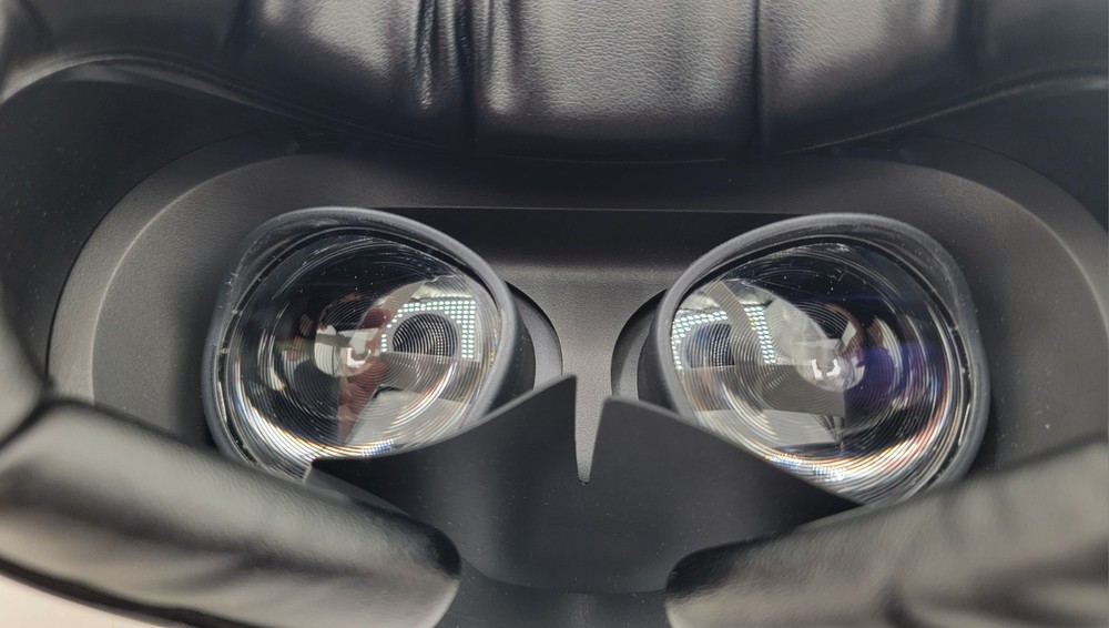 Meta Quest 3S 128GB W/ Controllers No Power Adapter