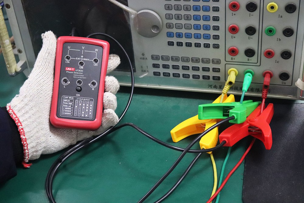 UNI-T UT262D Non-Contact Phase Sequence Table Lighting LED / Buzzer Erinn