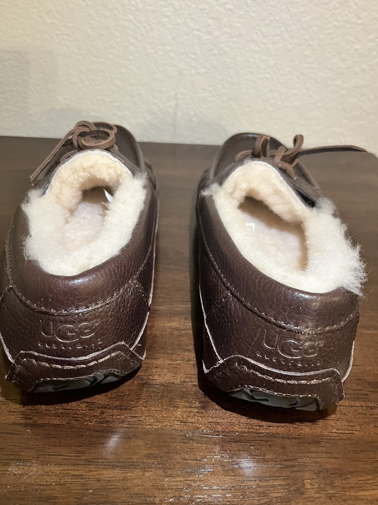 uggs slippers size 8