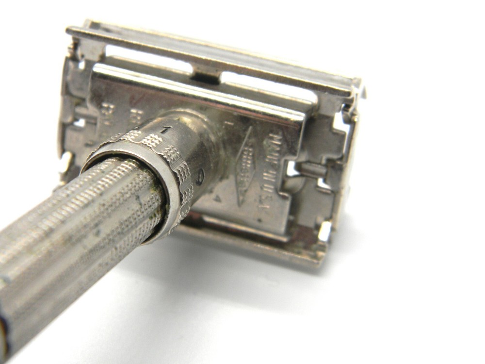DE Authentic Vintage 1966 Gillette Adjustable Original Old Razor L-4