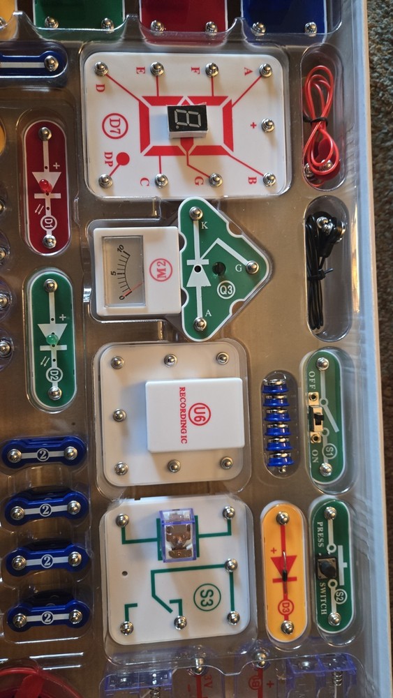 Complete-Elenco Snap Circuits Extreme SC-750 Electronics Exploration Kit