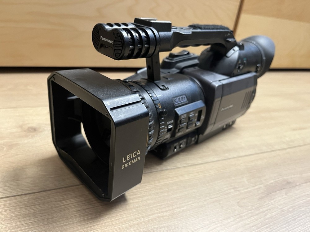 Panasonic AG-DVX100B 3CCD Professional Camcorder