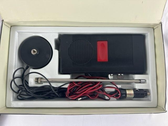 Realistic 40 Channel Two Way Emergency Citizens Band System UNTESTED