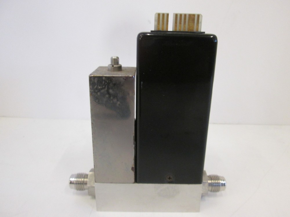 Unit Instruments, UFC-1100A, Mass Flow Controller, 100 SCCM, N2O, Used