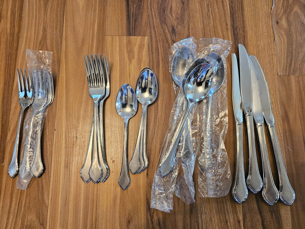 Vintage Oneida Summer Mist Stainless Flatware Silverware 20 Pieces Setting for 4